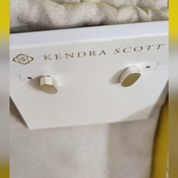 Kendra Scott Barrett Stud Earrings Silver NWT - Picture 7 of 7